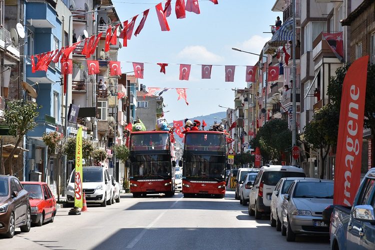 Bursa'da 23 Nisan kutlamalarından renkli görüntüler