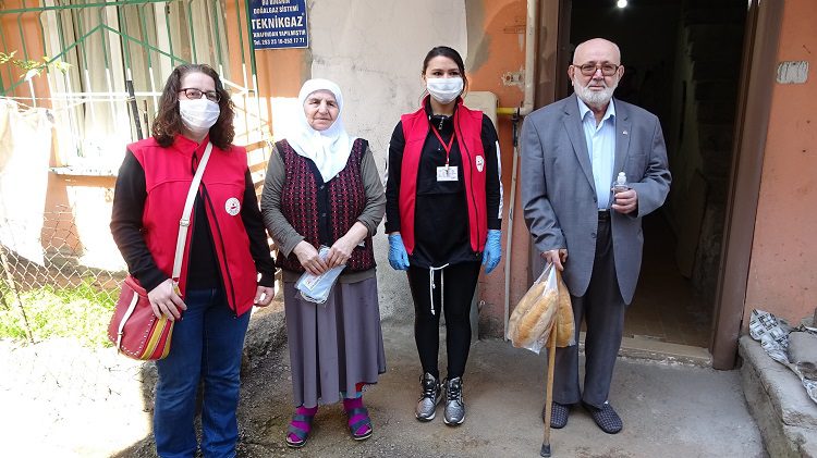 Sokağa çıkma yasağına rağmen yardımlaşma kampanyasına para bağışladılar