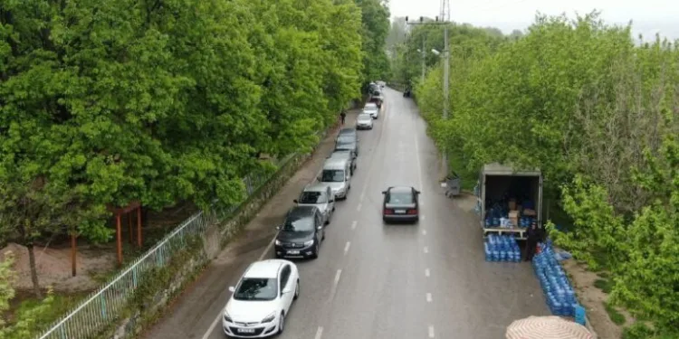 Bursa’da sonu görünmeyen su kuyruğu