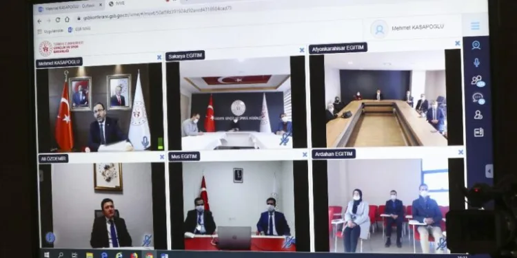 Gençlik ve Spor Bakanı Kasapoğlu, yurt müdürleriyle görüştü