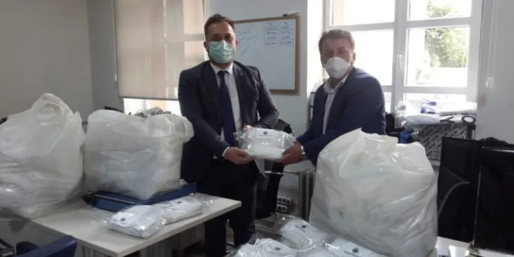 İnegöl’de kırsal mahallelere maske desteği sürüyor