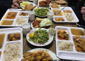 İzmir’de Mahalle halkı polislere iftarlık hazırladı
