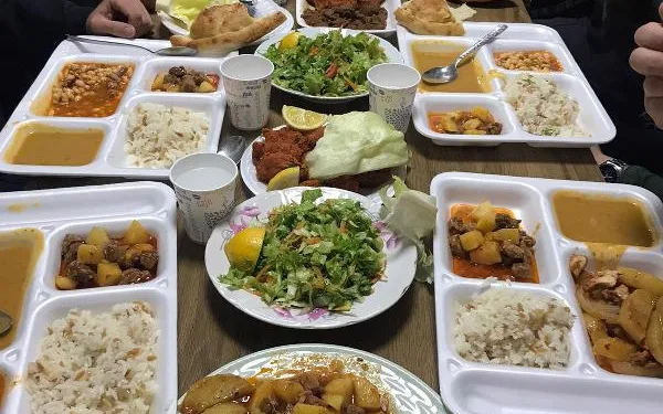 İzmir’de Mahalle halkı polislere iftarlık hazırladı