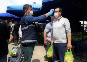 Osmangazi Belediyesi, pazar yerlerinde tedbiri elden bırakmıyor