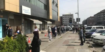 Polislerden sosyal mesafe ve sokağa çıkma kısıtlaması denetimi
