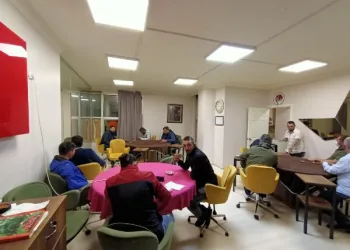Ruhsatsız iş yerinde kumar oynayan 14 kişiye toplamda 44 bin 100 lira ceza