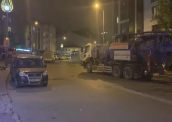 Şişli’de yol çalışması sırasında doğalgaz ve su borusu patladı