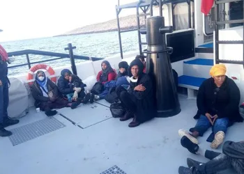Denizin ortasında ölüme terkedildiler! Türk Sahil Güvenliği Kurtardı