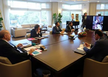 Cumhurbaşkanı Erdoğan koronavirüs hastalarıyla videokonferans ile görüştü