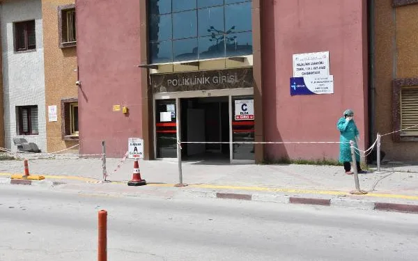 11 günlük bebeğin koronavirüs testi pozitif çıktı, 25 kişi karantinaya alındı