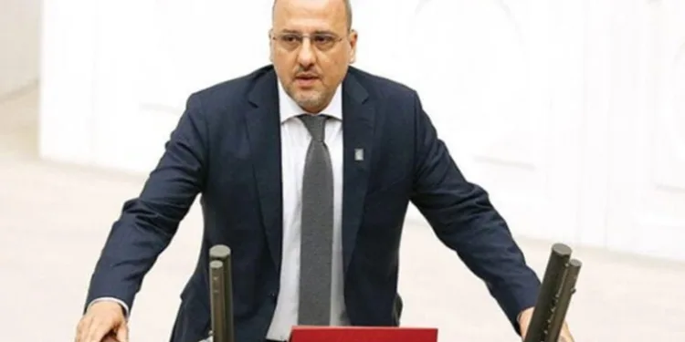 Ahmet Şık HDP’den istifa etti
