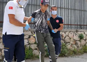 16 yaşındaki genci 15 yaşındaki arkadaşı bıçakladı