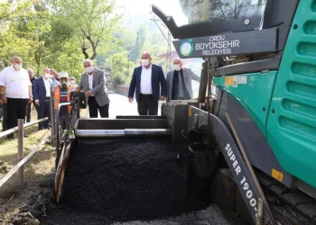 30 Yıl Sonra Asfalt Sevi̇nci̇