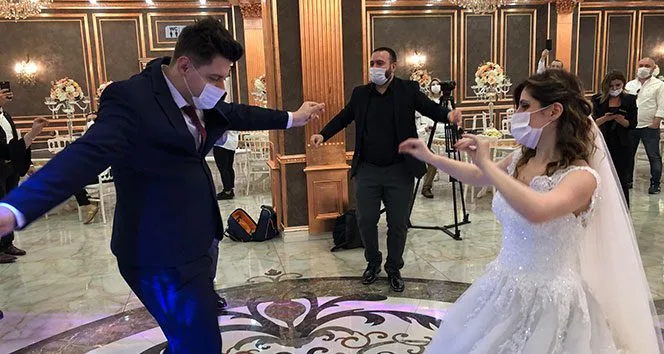 Düğünlerde halay yasak, erik dalı oynamak serbest