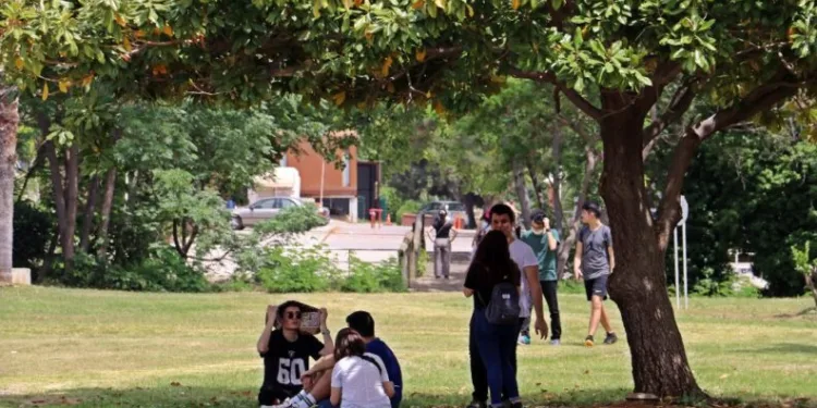 4 Saatli̇k İzne 35 Derecede Yakalandılar, Soluğu Ağaç Gölgeleri̇nde Aldılar