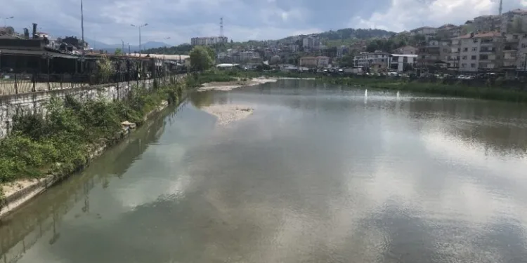 40 yıldır kirli akan çay, kendi kendine temizlendi