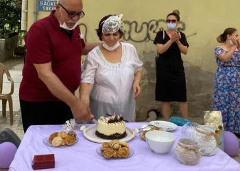 40’ıncı evlilik yıl dönümünde bandolu sürpriz