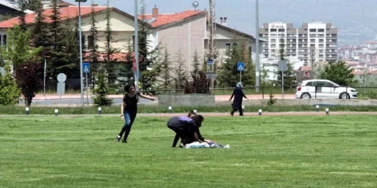 42 Gün Sonra Evden Çıkan Gençler, Gönülleri̇nce Eğlendi̇