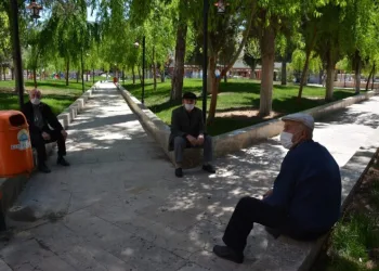 65 Yaş Ve Üstü Vatandaşlar Parklara Akın Etti̇