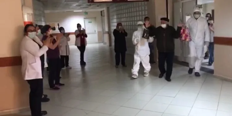 72 yaşında virüsü yendi taburcu oldu