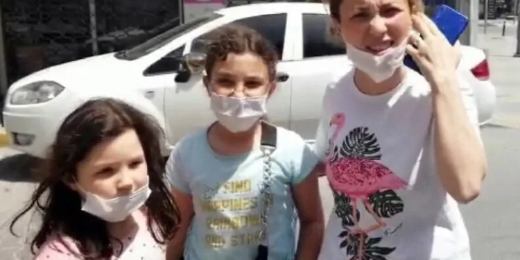 8 Yaşındaki̇ Cemre Nurun Yardımına Zabıta Koştu