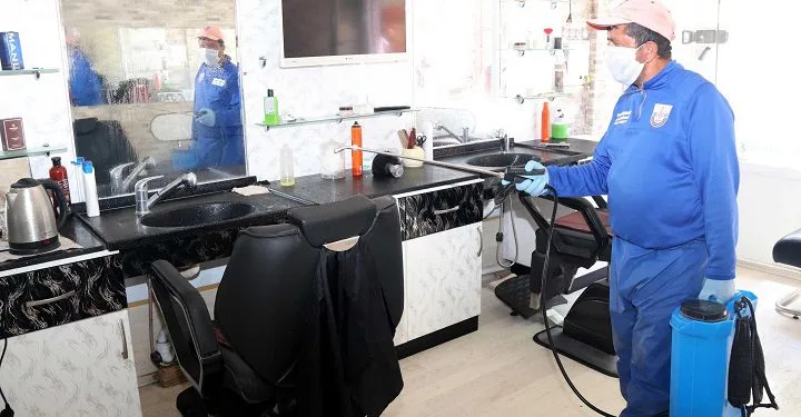 Bursa’nın Yenişehir ilçesinde kuaför salonları dezenfekte edildi