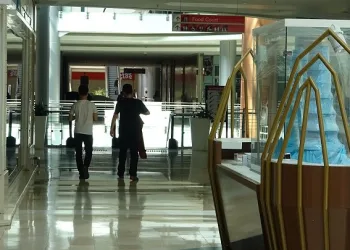 Bursa’da çocuk bezi almak için AVM’ye koştular!
