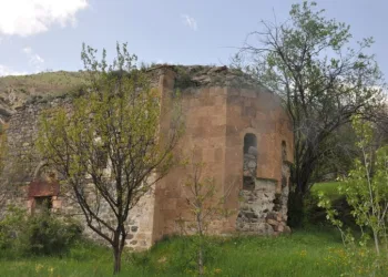 Dipsiz Göl’den sonra şimdi de tarihi kiliseyi talan ettiler