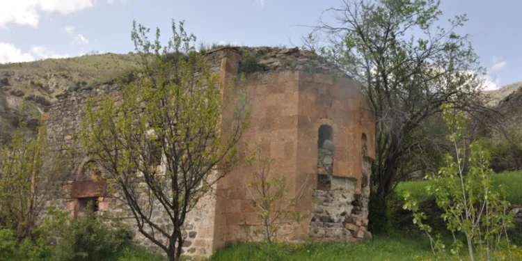 Dipsiz Göl’den sonra şimdi de tarihi kiliseyi talan ettiler