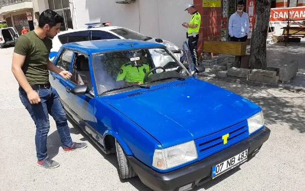 Abart egzoz taktırıp ehliyetsiz trafiğe çıktı, cezası büyük oldu