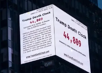 ABD’de Trump’a koronavirüs eleştirisi: “Trump’ın Ölüm Saati” Times Meydanı’na asıldı