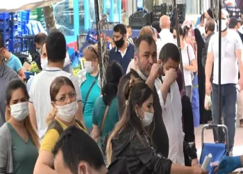 Adım atacak yer kalmadı… Avcılar’daki semt pazarında akıl almaz yoğunluk