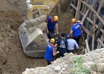 Afyonkarahisar’da inşaatta kazı sırasında göçük: 1 ölü / Fotoğraflar