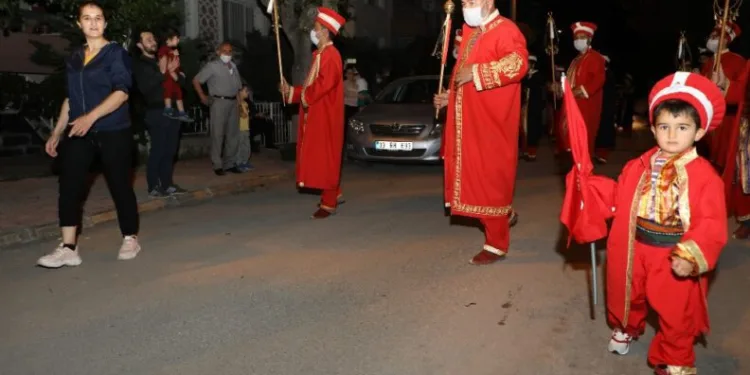 Afyonkarahi̇sarda Mehter Takımı Moral Vermeye Devam Edi̇yor