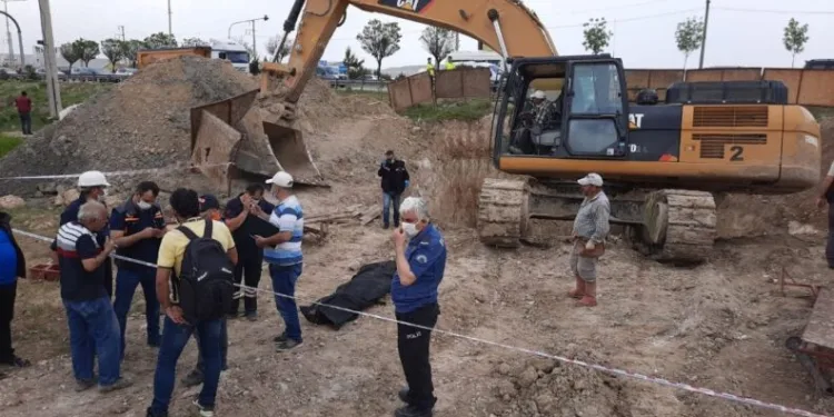 Afyonkarahi̇sarda Yol Çalışmasında Göçük: 1 Ki̇şi̇ Enkaz Altında