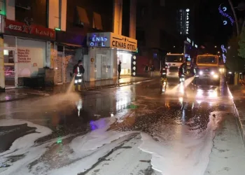 Ağrı Beledi̇yesi̇ Bayram Temi̇zli̇ği̇ne Başladı
