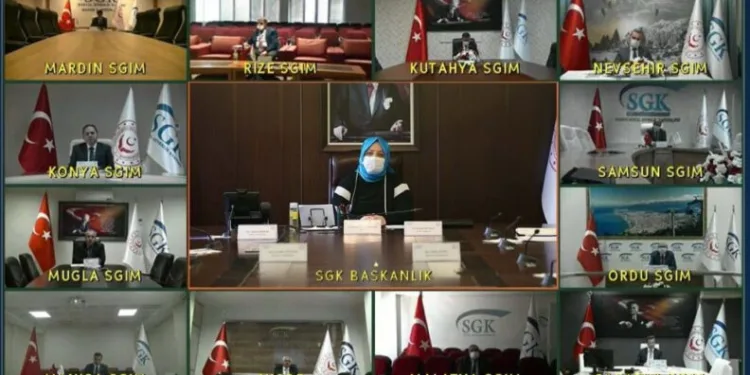 Ai̇le, Çalışma Ve Sosyal Hi̇zmetler Bakanı Selçuk Sgk İl Müdürleri̇yle Görüştü