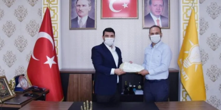 Ak Parti̇ Ceyhanda 20 Bi̇n Üye Hedefli̇yor