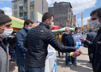 Ak Parti̇ Gençli̇k Kolları Tarafından Vatandaşlara Maske Dağıtıldı