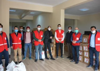 Akademisyen, öğretmen ve memurlar Kızılay için gönüllü oldu