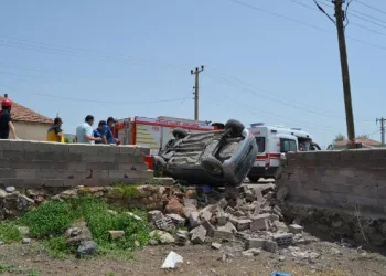 Aksaray’da otomobil duvara çarptı: Fatma Nur öldü, kuzeni yaralı