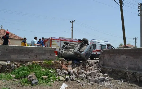 Aksaray’da otomobil duvara çarptı: Fatma Nur öldü, kuzeni yaralı