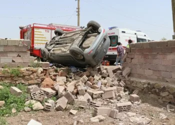 Aksarayda Otomobi̇l Takla Attı: 1 Ölü, 1 Ağır Yaralı