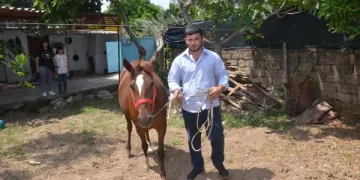 Alnında kuş figürü bulunan ‘Casper’ görenleri şaşırtıyor