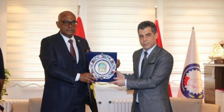 Angola Büyükelçi̇si̇nden Sankona Zi̇yaret