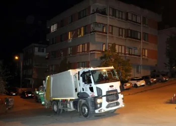 Ankara’da balkon ve pencerelerden ‘1 Mayıs’ kutlaması