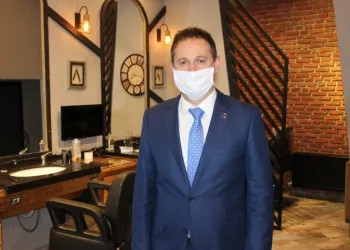 Ankara’da berberler dükkanları açılışa hazırlanıyor