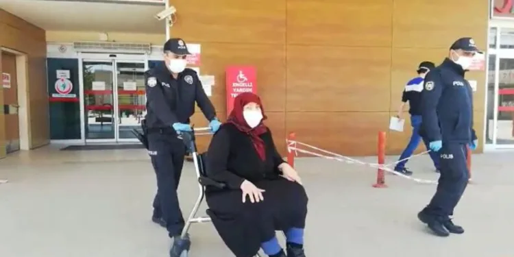 Bursa’da Torun Şiddeti! Babaanne ve dedesi̇ni̇ darp etti̇…