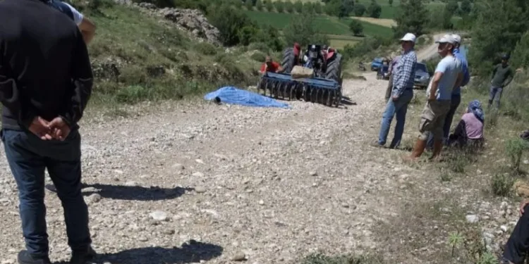 Traktör kazalarında 1’i çocuk 2 ki̇şi̇ hayatını kaybetti̇