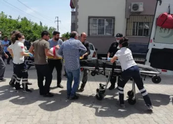 Anten düzeltmek için çıktığı çatıdan düştü